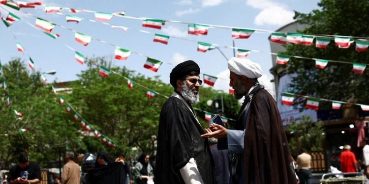 Iran offers Strait deal; Trump dissatisfied but prefers non-military path