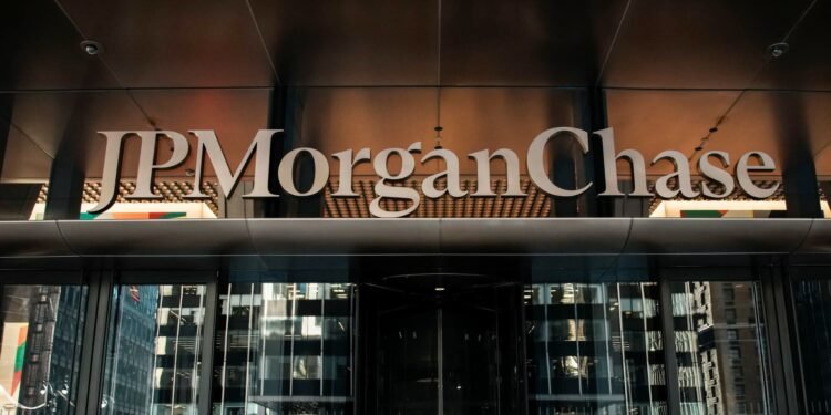 JPMorgan Chase-led group reins in credit