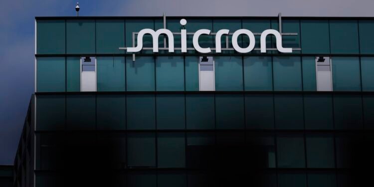 Micron’s stock gets a boost. Are Samsung’s problems helping?