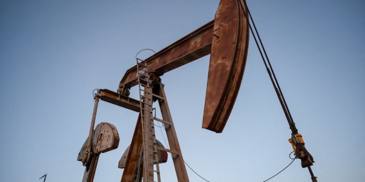 Oil falls after Trump says US would help free ships stranded in Strait of Hormuz