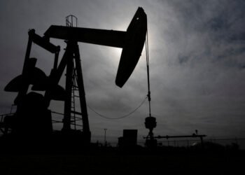 Oil falls over 2% as Trump says he holds off scheduled attack on Iran