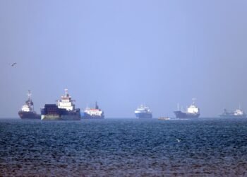 Oil futures fall after Trump pauses U.S. effort to partially reopen Strait of Hormuz