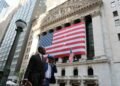 Oil rises, U.S. stock futures flat as Wall Street looks to extend its winning streak