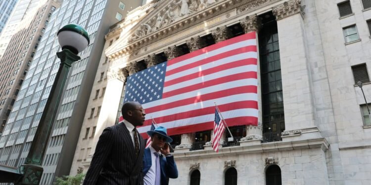 Oil rises, U.S. stock futures flat as Wall Street looks to extend its winning streak