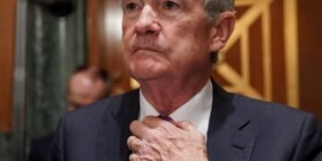 Powell signals cautious Fed stance, lowering rate cut expectations through 2026