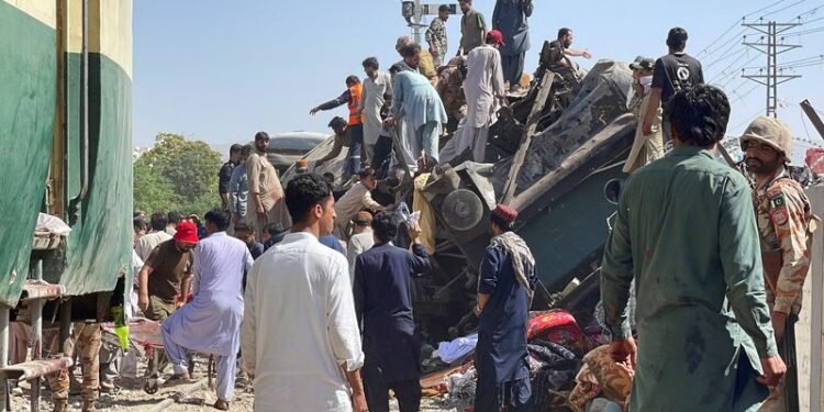 Powerful bomb explosion in Pakistan’s Quetta kills 24, reports say