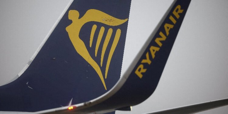 Ryanair trims prices and seeks to dispel jet fuel fears