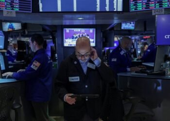 S&P 500, Nasdaq boosted by chips to record closing highs