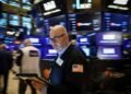 S&P 500, Nasdaq hit fresh peaks as tech stocks, jobs data lift sentiment