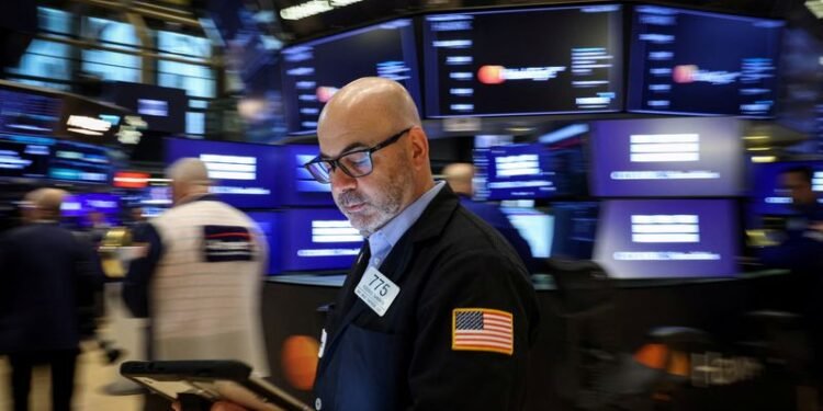 S&P 500, Nasdaq hit fresh peaks as tech stocks, jobs data lift sentiment