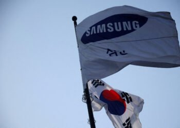 Samsung Electronics, South Korean union resume pay talks as strike looms at chip giant