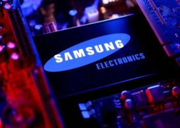Samsung Electronics ships faster HBM4E chip samples to customers; shares jump