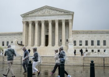 Series of court decisions weaken Democrats' odds of winning the House