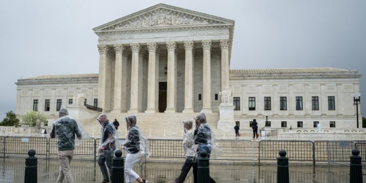 Series of court decisions weaken Democrats' odds of winning the House