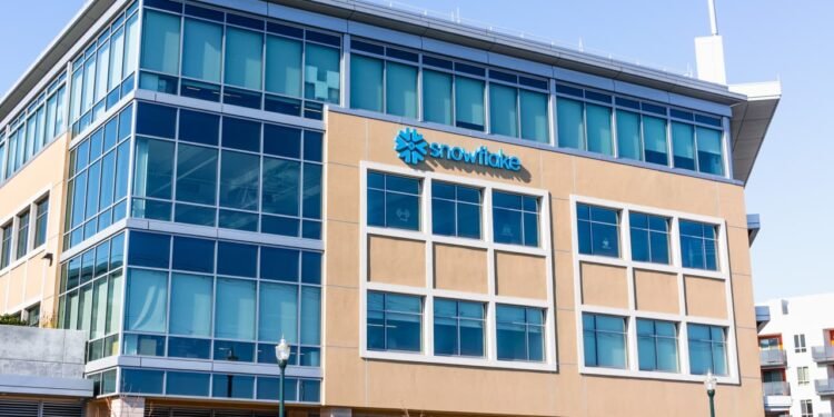 Snowflake’s stock is on fire as AI acceleration drives record product-revenue growth