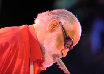 Sonny Rollins, saxophone ’colossus’ who honed his sound on a New York bridge, dies at 95