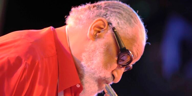 Sonny Rollins, saxophone ’colossus’ who honed his sound on a New York bridge, dies at 95