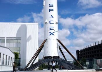 SpaceX just won a $2 billion contract to make satellites for the Space Force