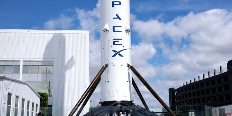 SpaceX just won a $2 billion contract to make satellites for the Space Force