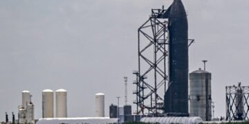 SpaceX shareholders approve 5-for-1 stock split , Bloomberg News reports