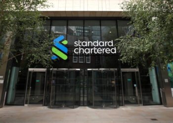 StanChart targets higher return in 2028, plans 15% cut in corporate roles by 2030