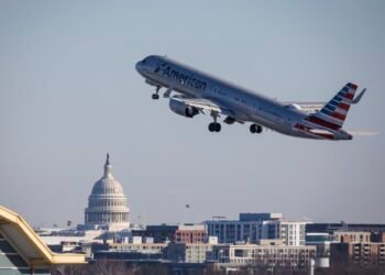 Starlink signs a new airline customer as it races to be the top in-flight internet provider