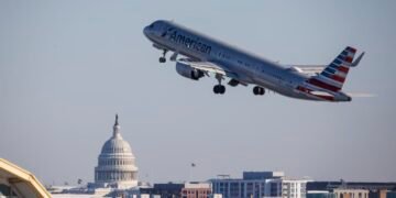 Starlink signs a new airline customer as it races to be the top in-flight internet provider