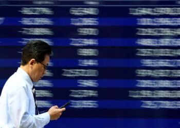 Stocks rise, oil and dollar slide on Middle East peace hopes
