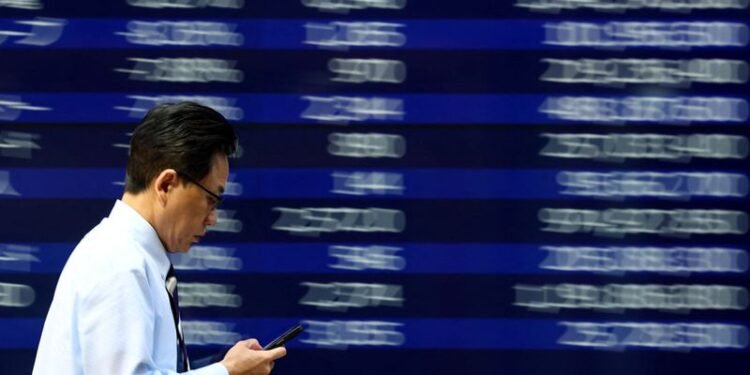 Stocks rise, oil and dollar slide on Middle East peace hopes
