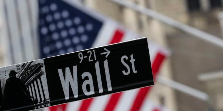 The S&P 500 and most of its stocks are heading in opposite directions at a record pace. What investors should know.