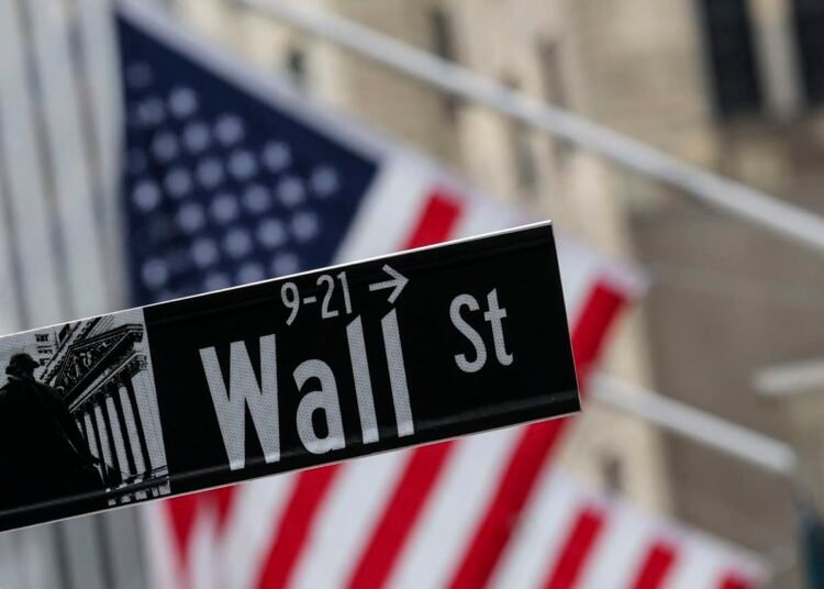 The S&P 500 and most of its stocks are heading in opposite directions at a record pace. What investors should know.