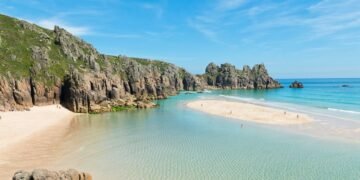 This Cornwall Beach Looks More Like the Caribbean Than England