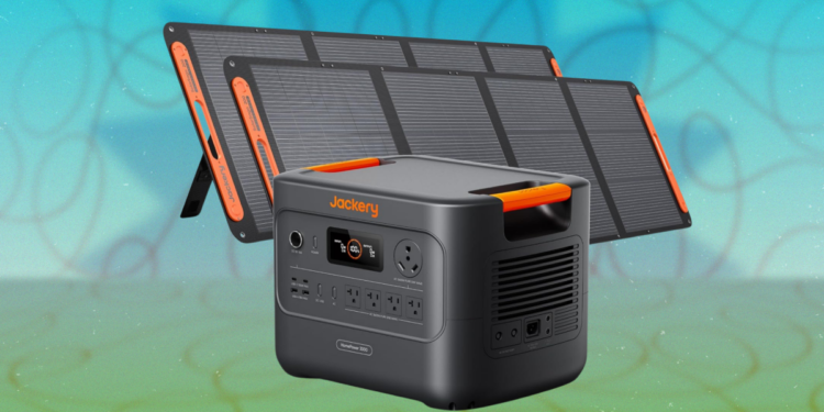 This Home Generator and Solar Panel Bundle Is $1,300 Off Right Now