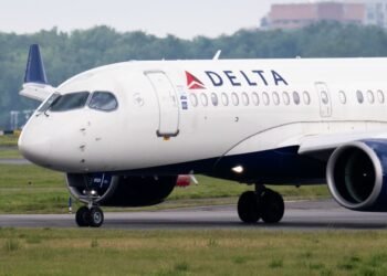 This hedge fund just dumped the ‘big three’ airline stocks, as the industry faces soaring fuel costs