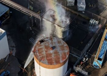 Thousands evacuated in Southern California due to failing chemical tank