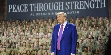 Trump favors no Iran deal as US military presence increases