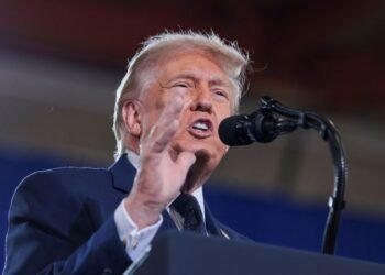 Trump says negotiators are getting closer to Iran deal, media interviews show