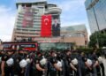 Turkish riot police enter opposition headquarters to evict ousted leadership