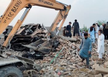 Twelve Pakistani police officers killed in car bombing and shootout