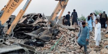 Twelve Pakistani police officers killed in car bombing and shootout