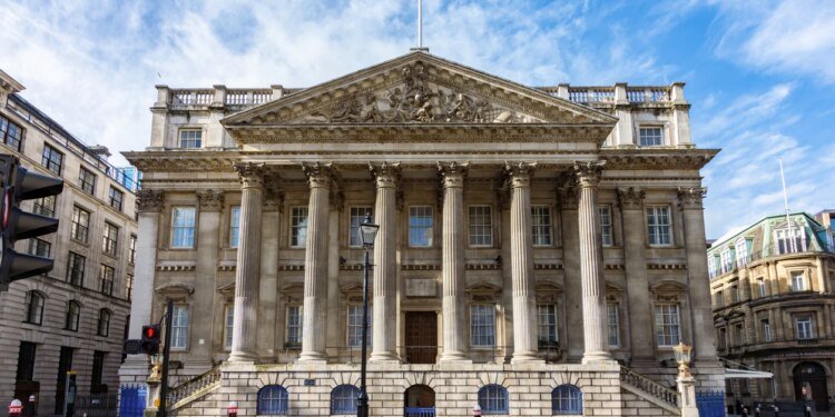 UK DC funds ramp up private market allocations