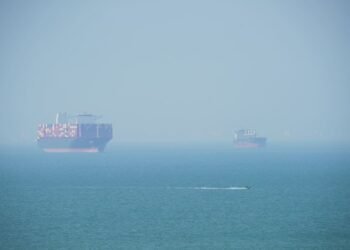 U.S. stock futures rise, oil falls as Trump touts new plan to partially reopen Strait of Hormuz
