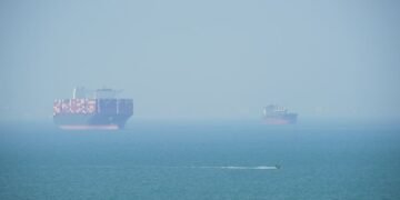 U.S. stock futures rise, oil falls as Trump touts new plan to partially reopen Strait of Hormuz