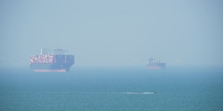 U.S. stock futures rise, oil falls as Trump touts new plan to partially reopen Strait of Hormuz