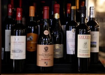 US tariffs weigh on world wine trade in 2025 while consumption slips to new low