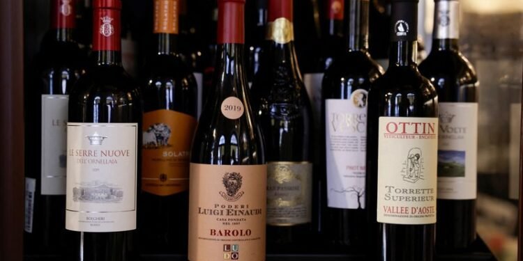 US tariffs weigh on world wine trade in 2025 while consumption slips to new low