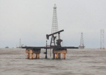 Venezuela’s draft oil law lets ministry set tax rates for each project