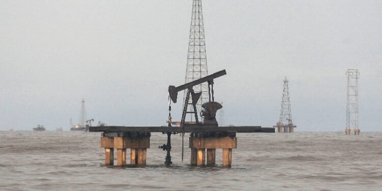 Venezuela’s draft oil law lets ministry set tax rates for each project