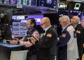 Wall Street extends rally on tech strength; Middle East deal stays in focus