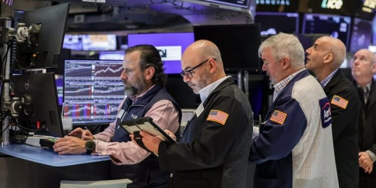 Wall Street extends rally on tech strength; Middle East deal stays in focus